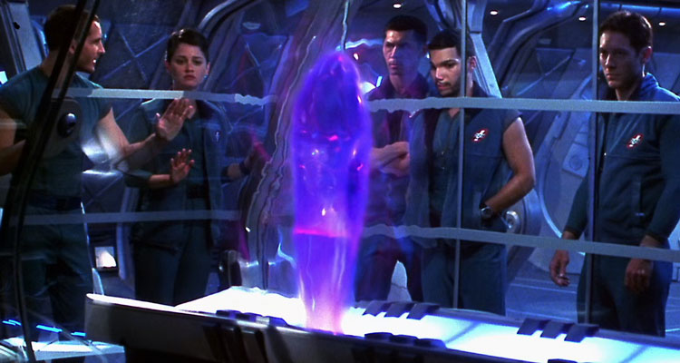 Supernova 2000 Movie James Spader, Lou Diamond Phillips, Robin Tunney, Wilson Cruz watching Peter Facinelli explaining what they are seeing