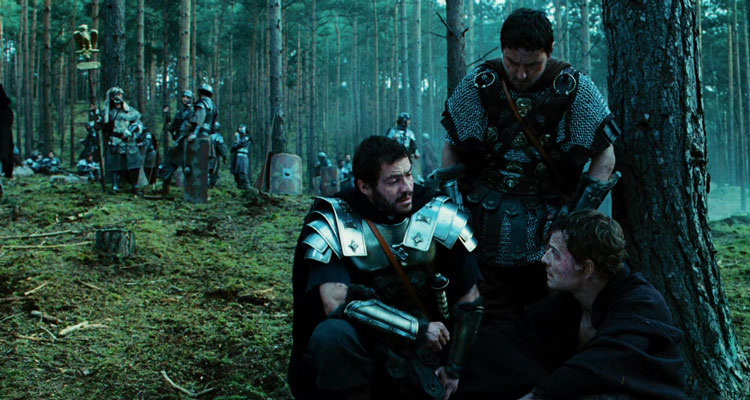 Centurion 2010 Movie Scene Dominic West as General Titus Virilus talking to Michael Fassbender as Centurion Quintus Dias
