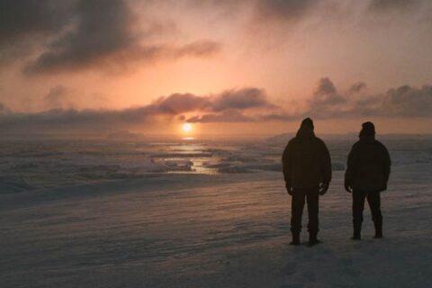30 Days of Night 2007 Movie Scene Josh Hartnett as Eben and his deputy watching the sun setting for the polar night