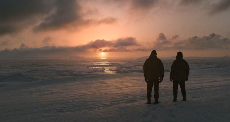 30 Days of Night 2007 Movie Scene Josh Hartnett as Eben and his deputy watching the sun setting for the polar night