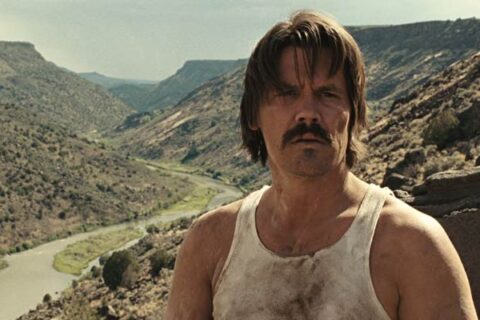 No Country For Old Men 2007 Movie Scene Josh Brolin as Llewelyn Moss after escaping the criminals in the river