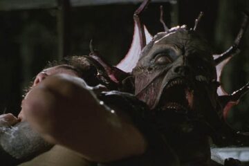 Jeepers Creepers 2001 Movie Scene The monster holding his victim screaming and showing webbed claws on his head