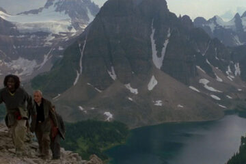 The Edge 1997 Movie Anthony Hopkins, Alec Baldwin and Harold Perrineau climbing a mountain