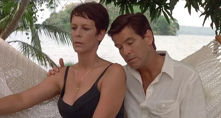 The Tailor of Panama 2001 Movie Scene Pierce Brosnan as Osnard trying to seduce Jamie Lee Curtis as Louisa on a beach