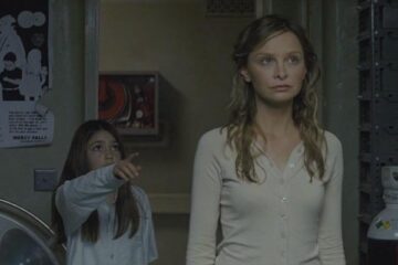 Fragile 2005 Movie Scene Little girl in the hospital showing where the ghost is to Calista Flockhart as Amy
