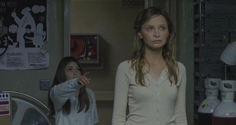 Fragile 2005 Movie Scene Little girl in the hospital showing where the ghost is to Calista Flockhart as Amy