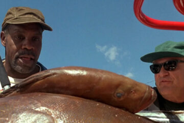 Gone Fishin 1997 Movie Joe Pesci and Danny Glover looking at fish