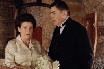 Undertaking Betty AKA Plots With A View 2002 Movie Scene Alfred Molina as Boris talking to Brenda Blethyn as Betty at her funeral service while she's faking to be dead in a coffin