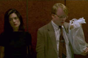Happiness 1998 Movie Scene Lara Flynn Boyle as Helen Jordan and Philip Seymour Hoffman as Allen riding in an elevator