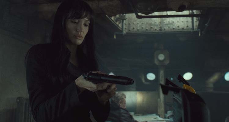 Salt 2010 Movie Scene Angelina Jolie as Evelyn Salt reloading her gun