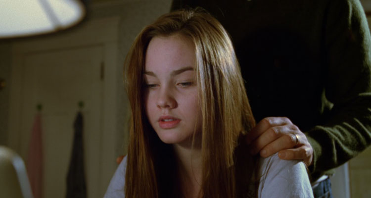 Trust 2010 Movie Scene Liana Liberato as Annie sitting at her computer and chatting