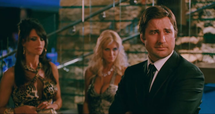 Middle Men 2009 Movie Scene Luke Wilson as Jack Harris with two sexy ladies behind him