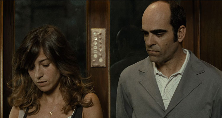 Mientras Duermes AKA Sleep Tight 2011 Movie Luis Tosar and Marta Etura in an elevator