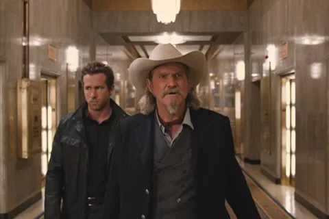 RIPD 2013 Movie Scene Ryan Reynolds as Nick and Jeff Bridges as Roy walking down the corridor of Rest in Peace Department