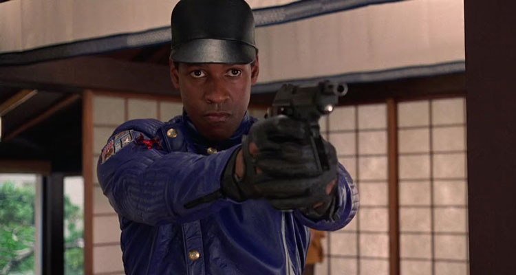 Virtuosity [1995] Movie Denzel Washington holding a gun inside the simulation during an arrest scene