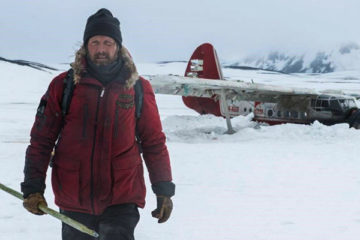 Arctic 2018 Movie Mads Mikkelsen as Overgård coming off his crashed plane
