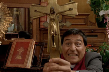 Les Anges Gardiens 1995 Movie Christian Clavier holding a cross