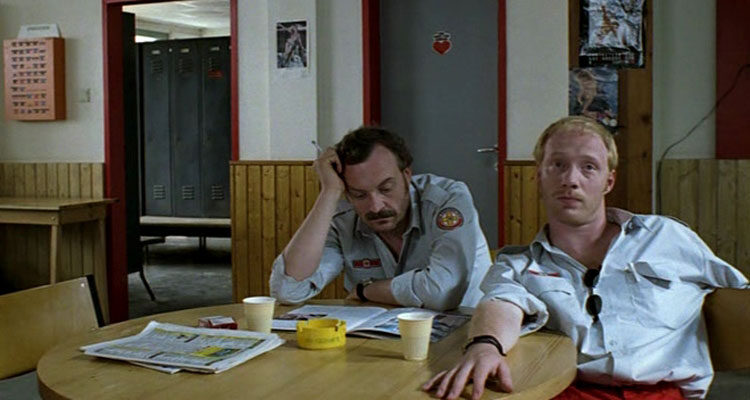 Komm, süsser Tod AKA Come Sweet Death 2000 Movie Scene Josef Hader as Simon Brenner and Simon Schwarz as Berti sitting and waiting for a call