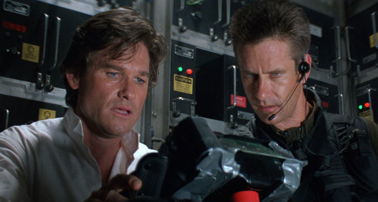 Executive Decision 1996 Movie Scene Kurt Russell as David Grant and Whip Hubley as Sgt. Michael Baker looking at the bomb