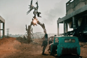 Revolt 2017 Movie Scene Giant alien robot attacking the rebels