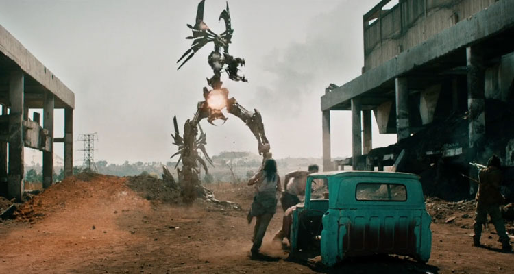 Revolt 2017 Movie Scene Giant alien robot attacking the rebels