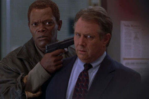 The Negotiator Movie 1998 Scene Samuel L. Jackson as Danny Roman holding J.T. Walsh as Niebaum hostage