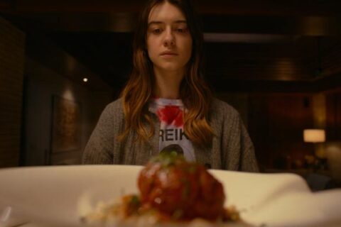 Fresh 2022 Movie Scene Daisy Edgar-Jones as Noa during dinner looking at spaghetti and meatballs