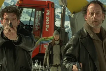 The Crimson Rivers 2000 Movie Scene Jean Reno as Pierre Niemans and Vincent Cassel as Max Kerkerian holding guns at the mountain