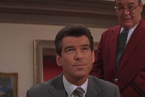 The Thomas Crown Affair 1999 Movie Scene Pierce Brosnan as Thomas Crown in the Metropolitan Museum of Art looking at his favorite paining he's about to steal