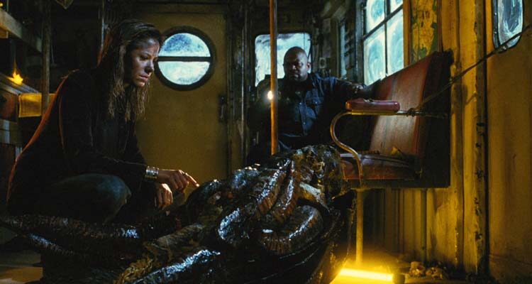 Mimic 1997 Movie Scene Mira Sorvino as Susan Tyler looking at the dead giant cockroach with Charles S. Dutton as Leonard shining a light on her
