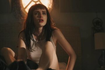 I Still See You 2018 Movie Scene Bella Thorne as Veronica in her bed frightened after seeing a ghost