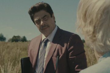 Reptile 2023 Movie Scene Benicio Del Toro as Tom Nichols conducting interviews