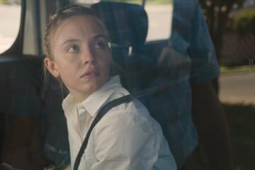 Reality 2023 Movie Scene Sydney Sweeney as Reality Winner in her car surprised by the two FBI agents